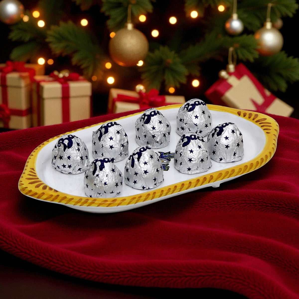 LOVE.ly: Deruta Oblong multi purpose small tray with 8 Baci Perugina - RAFFAELLESCO design