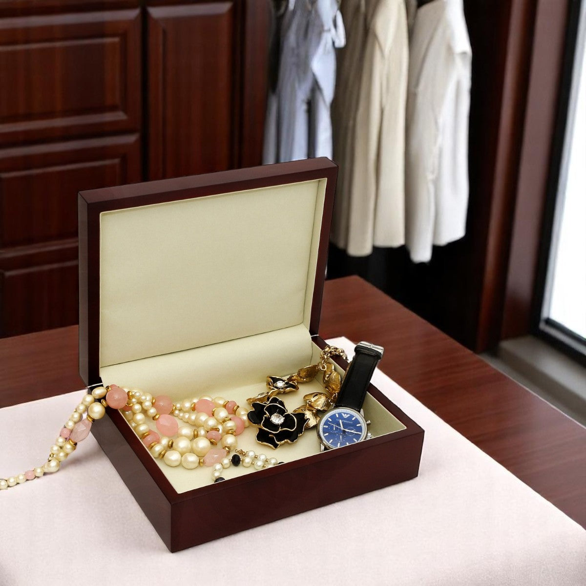 RICCO ITALIA DERUTA: WOOD BOX Lined large wood keepsake box with printed tile - Ricco Italia Deruta Design