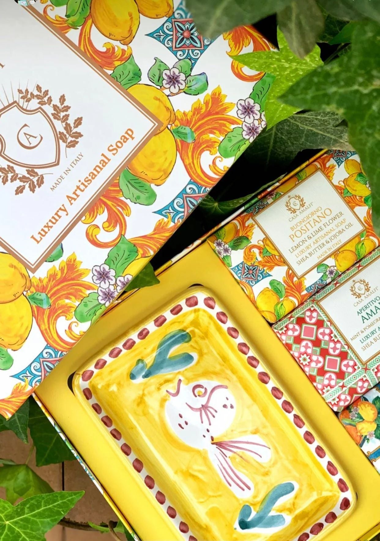 CASA AMALFI SOAPS: Scented Soap Bars with ceramic soap dish - Lemon Majolica Set