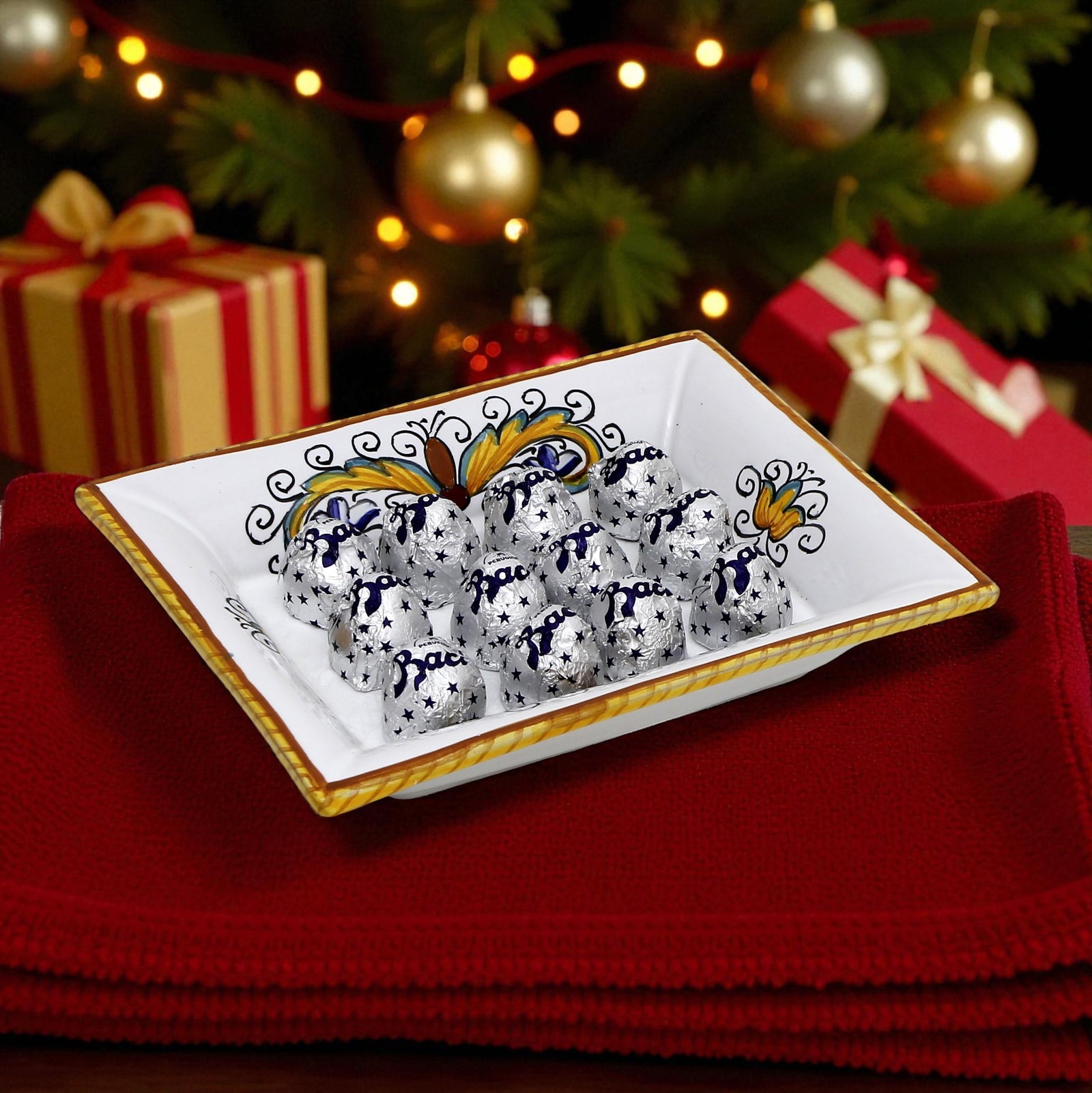 LOVE.ly: Deruta Rectangular Tray with flared rims with 12 Baci Perugina - PERUGINO design