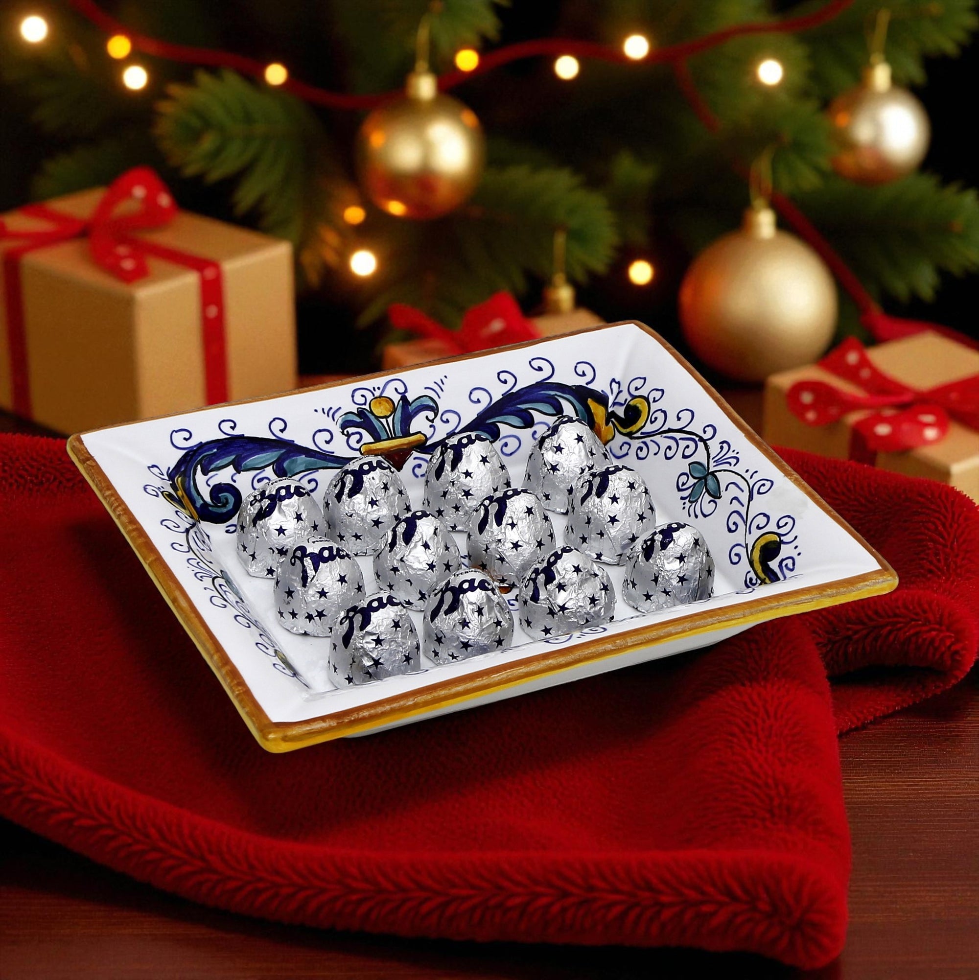 LOVE.ly: Deruta Rectangular Tray with flared rims with 12 Baci Perugina - RICCO DERUTA design